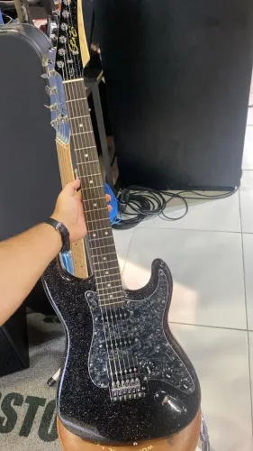 Vendo Guitarra Seizi Katana na cor Preta (Completa com acessórios).