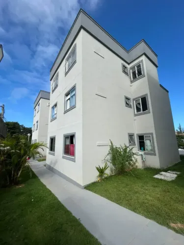 Apartamento mobiliado em condomínio com total segurança no bairro Maria Turri, em Rio das