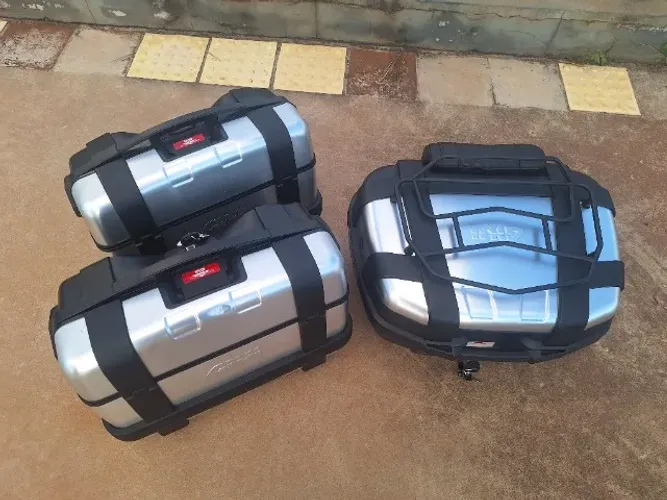 Kit Baús Givi Trekker (Traseiro 52L + Laterais 33L) - Oportunidade!