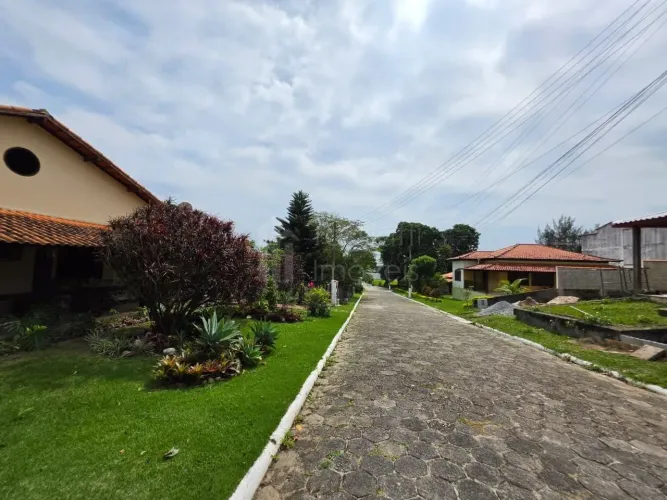 Terreno em condomínio fechado próximo à lagoa Areal, Araruama/RJ