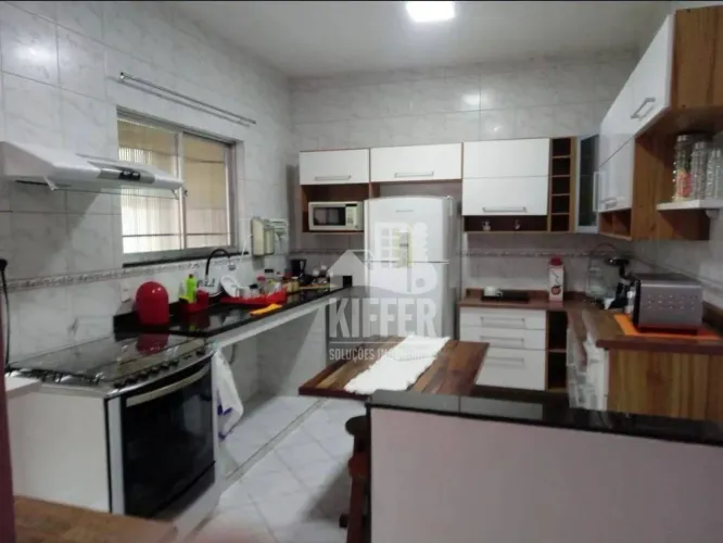 Casa com Estrutura para 2º Pavimento | Terreno 360m² | 3 Quartos | Próxima ao Centro de Ma