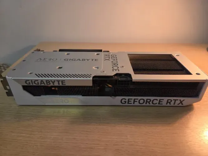 GeForce RTX 4060 Ti AERO OC 8G + Fonte 600W
