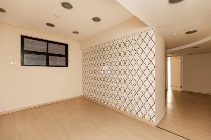 Sala comercial com 125,39 m² para alugar no Centro de Curitiba