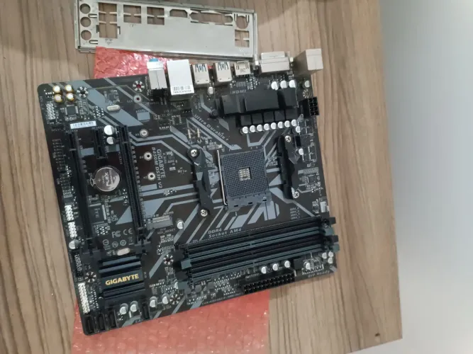 Placa Mãe B450m Com defeito