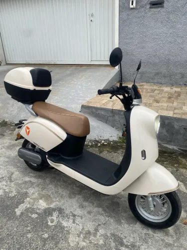 Moto elétrica YADEA M6