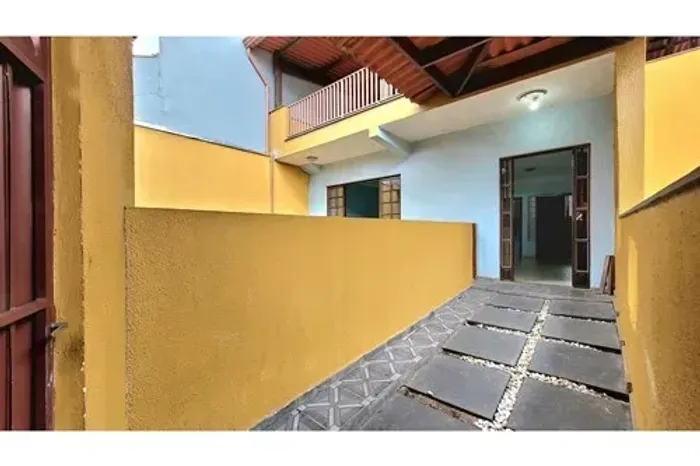 Sobrado com 358m² | 3 quartos | 2 Suítes | 8 vagas