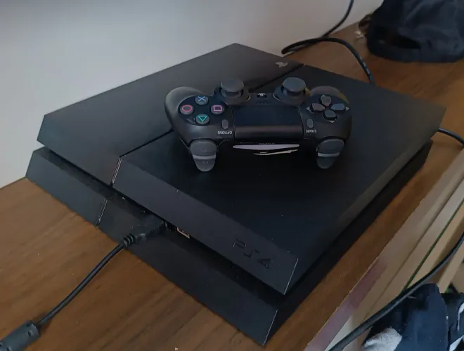 PS4 FAT 500gb + 1 controle - (tudo original)