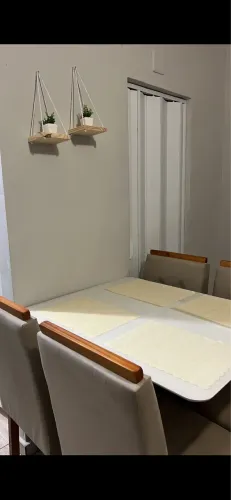 VENDO mesa 4 cadeiras, seminova (4 meses apenas de uso)