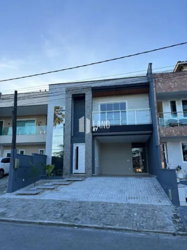 Casa no Condomínio Osvaldo Studart na Maraponga com 4 quartos 4 suítes e Deck c/Churrasque