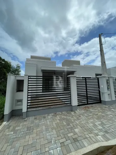 Casa com 02 dormitórios, banheiro e vaga de garagem disponível para locação, Joaia, Tijuca