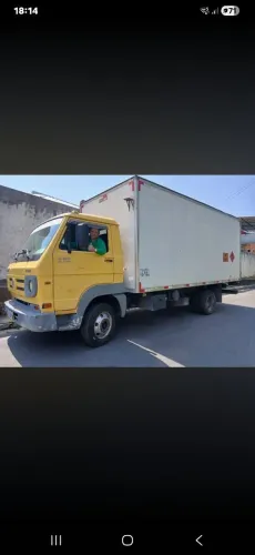 Frete e mudanças caminhão baú