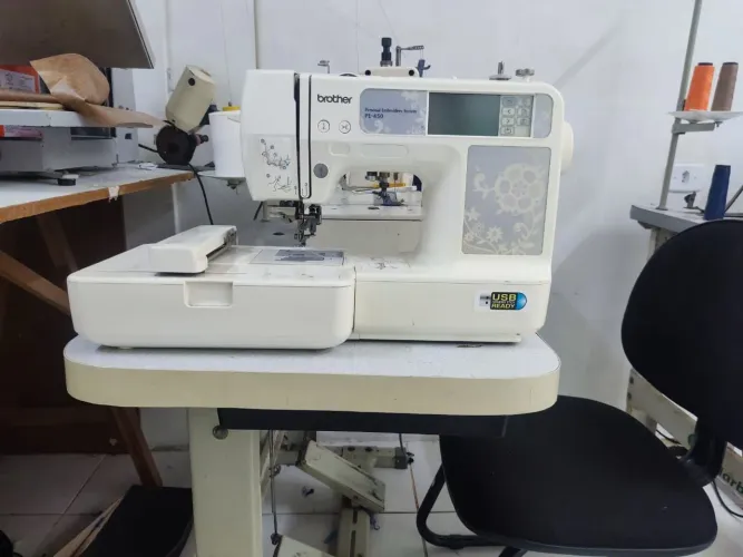 Máquina de bordado Brother PE450