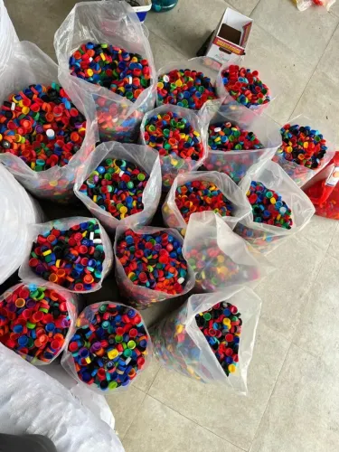5 kg (+- 2.500) de tampinhas de garrafas PET cores sortidas triadas e limpas