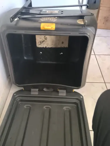 Vendo baú completo para motos MOTTU,ou também pode servir em outras motos