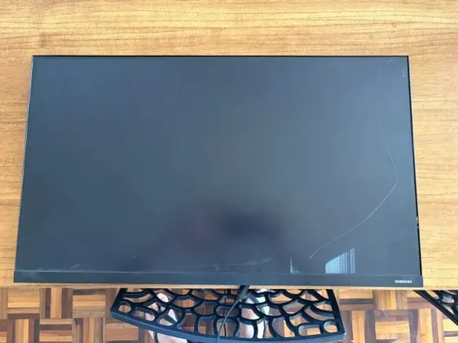 Tela Quebrada - Samsung 27 Polegadas Led