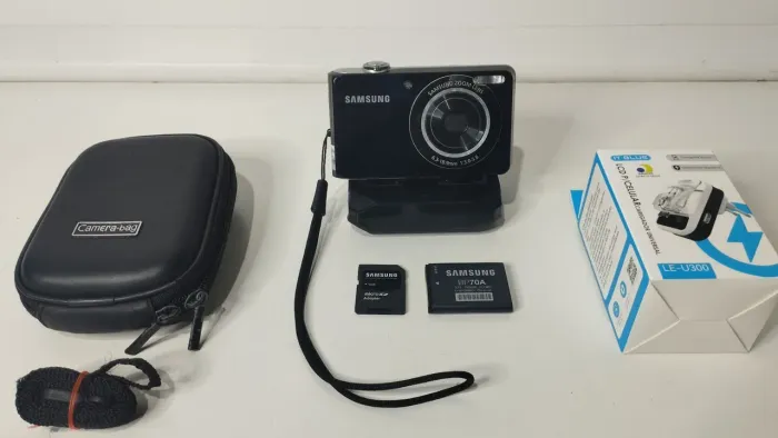 Câmera Samsung Duas Telas Modelo:TL205 Preto Espelhado R$:500 Reais 