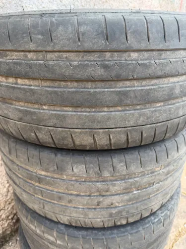 Par pneus 235/35 aro 20 Michelin