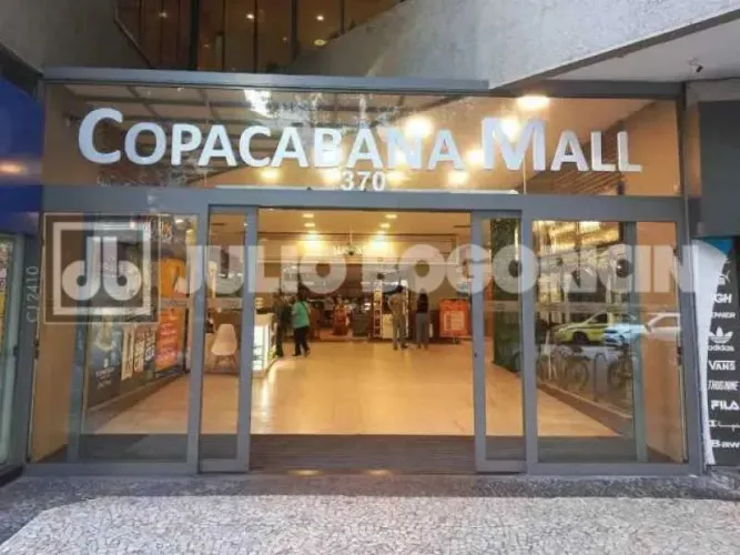 Loja de esquina com a Siqueira Campos/Barata ribeiro