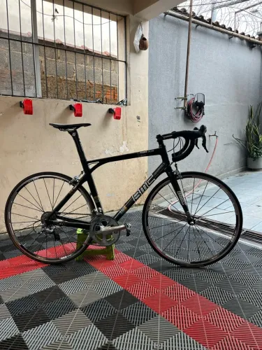 Bicicleta speed bmc carbono (pego iPhone no negócio)