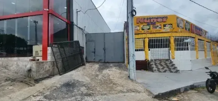 GALPÃO COM 800M2 DE ÁREA TOTAL NA COSME FERREIRA/TIRADENTES
