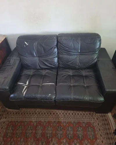 Poltrona de dois lugares em Couro.