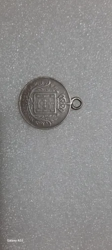 Moeda de 500reis portuguesa de 1889 prata . Com argola de prata para corrente. Antiga . 
