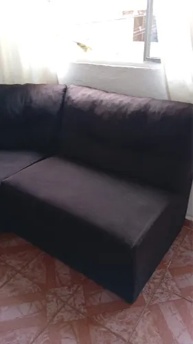 Sofá preto em L