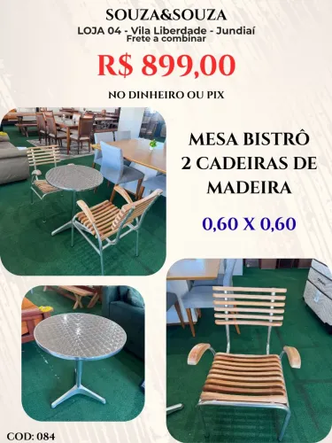 Mesa bistrô com 2 cadeiras de madeira