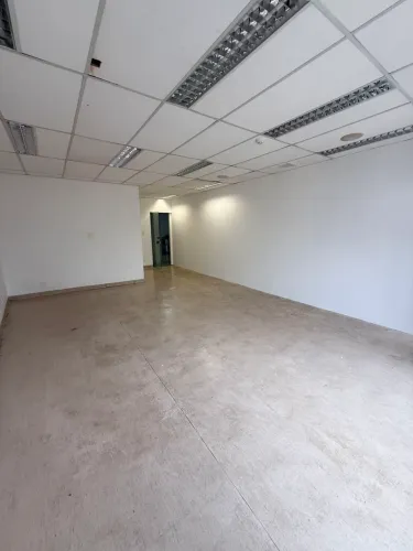 Sala comercial na Rua Coronel Xavier de Toledo, 137 - Conjunto 121 /122  78 m²