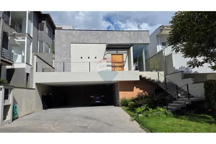 Casa Semi Térrea com 03 suítes em Aldeia da Serra!