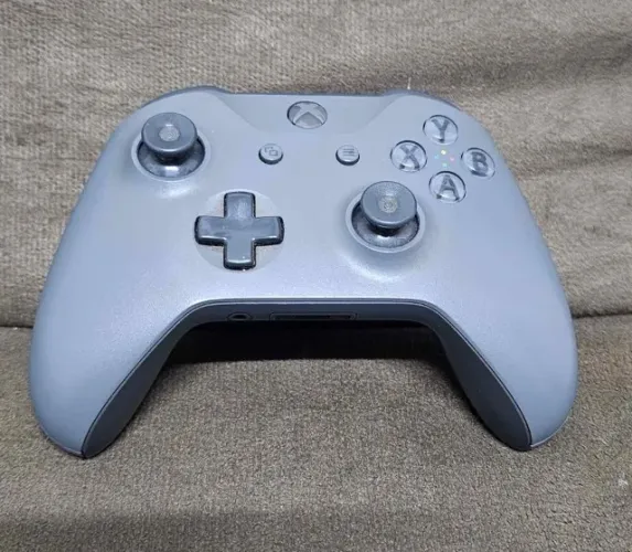 Controle Xbox One Original já com pilha recarregável