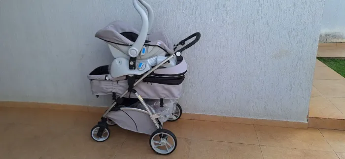 Vende carrinho de bebê com baby conforto e base galzerano dzieco
