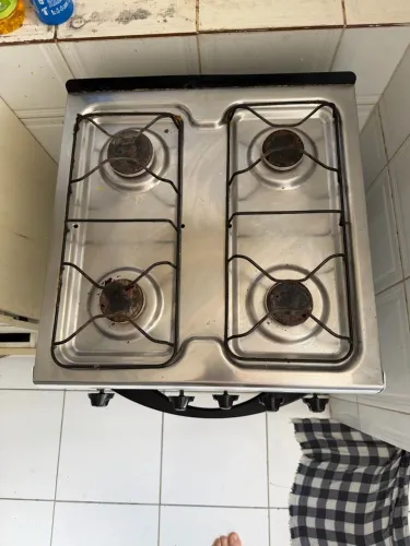 Vende se esse fogão semi novo 