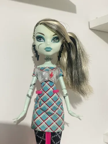 Boneca Frankie Passeio no shopping ? Monster High G1