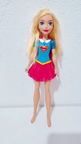 Boneca Super Girl coleção Hero Girls.