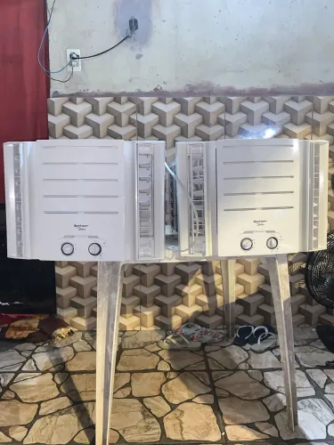 AR CONDICIONADO SPRIGER MIDEA MUITO NOVO, FUNCIONANDO PERFEITAMENTE JÁ HIGIENIZADO 