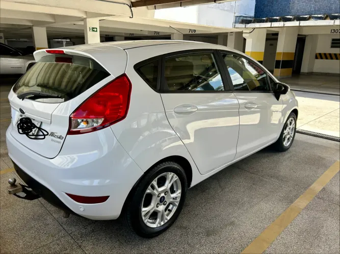 Ford Fiesta 1.6 16V Flex Aut. 5P 2016