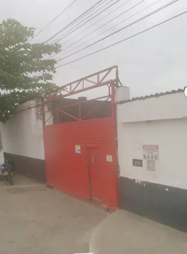 Alugo área de 2160m2 com galpão