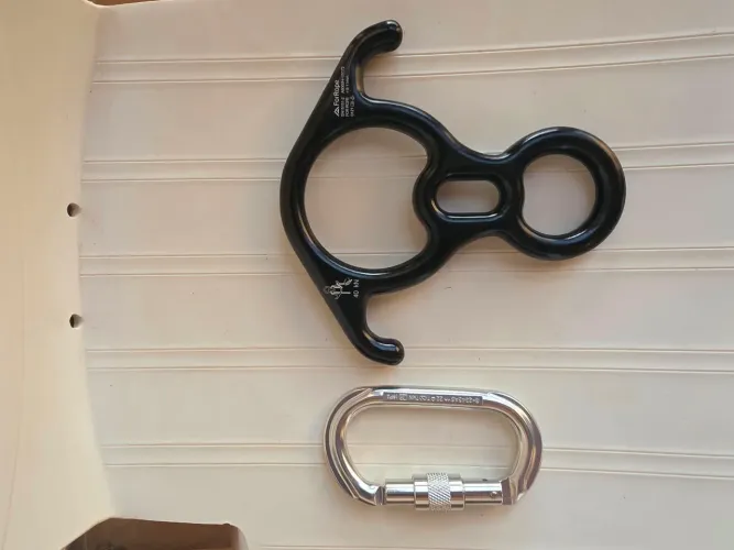 MOSQUETÃO E FREIO 8