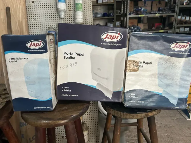 Lote com 02 porta papel toalha japi e 01 porta sabonete líquido japi