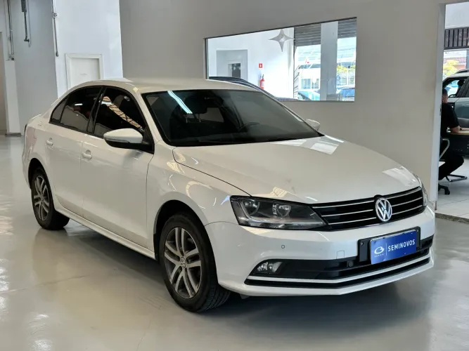 Volkswagen Jetta Comfortline 1.4 TSI 16V 4P Aut. 2018