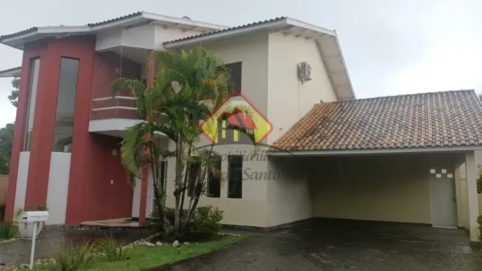 Venda de Casas / Alto Padrão na cidade de Taubaté