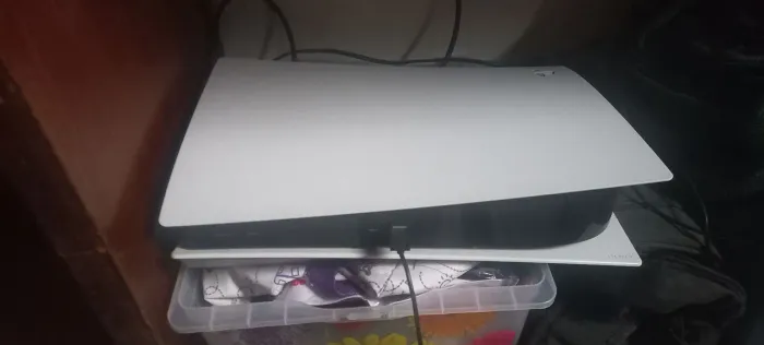 Pra vender hoje, vendo PS5 MIDIA FISICA com dois controles