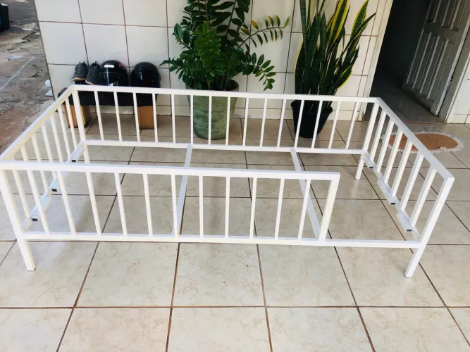 Vende-se cama Montessoriana no Metalon 20x20 na chapa 18