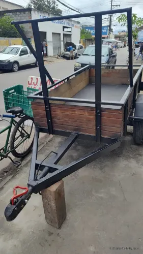 Vendo está carretinha pronta pra trabalhar 210cm por 102cm leia a descrição.