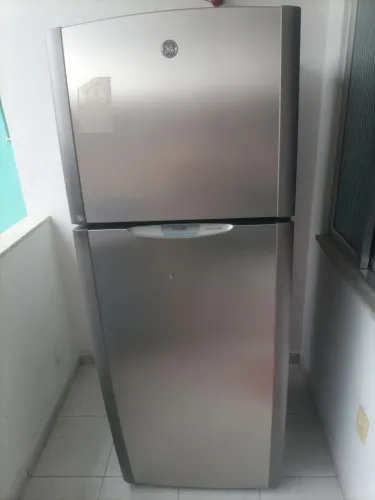 Vendo uma geladeira duplex Inox 