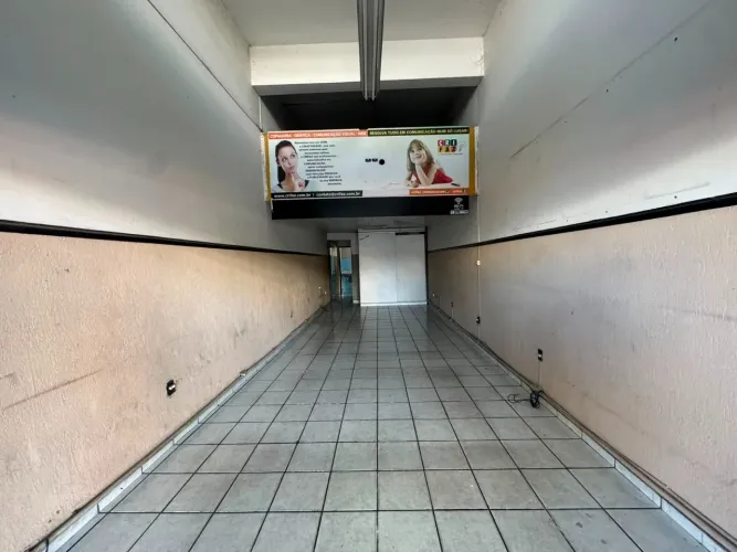 Loja Comercial para Locação com Mezanino, Copa e Banheiro | Excelente Ponto Comercial