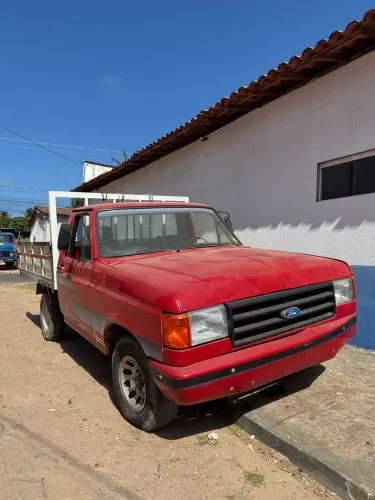F1000 com carroceria