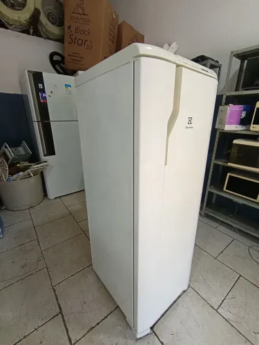 Geladeira Electrolux 322L 127v Frost free
