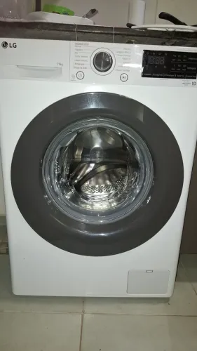 Lavadora smart LG 11kg VC5 branca com inteligência artificial.
